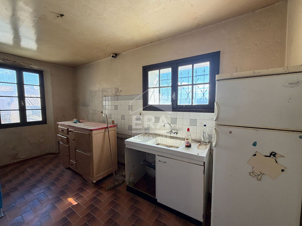 Vente Maison Maison Mison 4 pièce(s) 103.95 m2 Maison de village de caractère à rénover ? Beaux volumes, cachet de l'ancien et fort potentiel Mison
