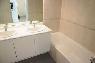  Appartement à louer 3 pièces 65 m²