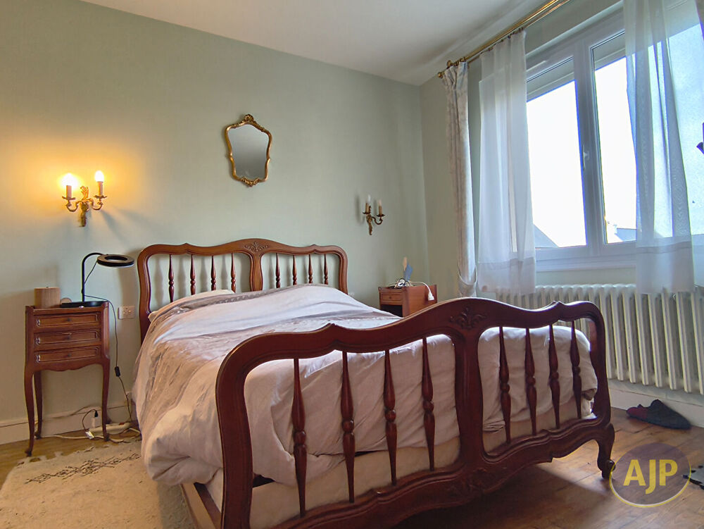 Vente Maison Maison Pace 7 pièce(s) 134 m2 EN IMPASSE EN CENTRE BOURG Pace