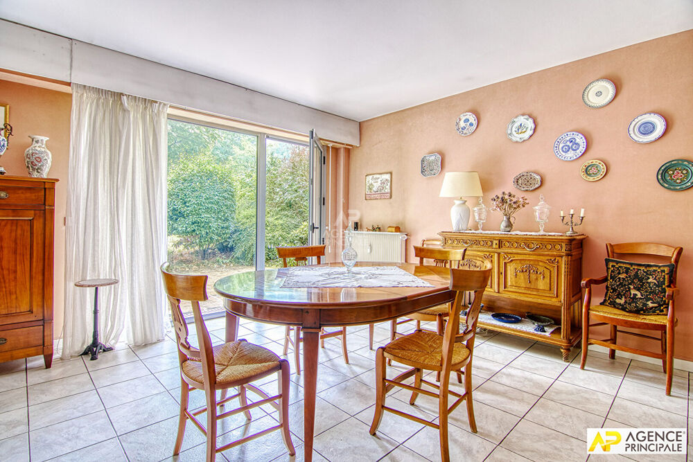 Vente Appartement Versailles Clagny Appartement 5 pièces 113 m² rez-de-jardin avec ascenseur, cave et parking et box en sous-sol Versailles