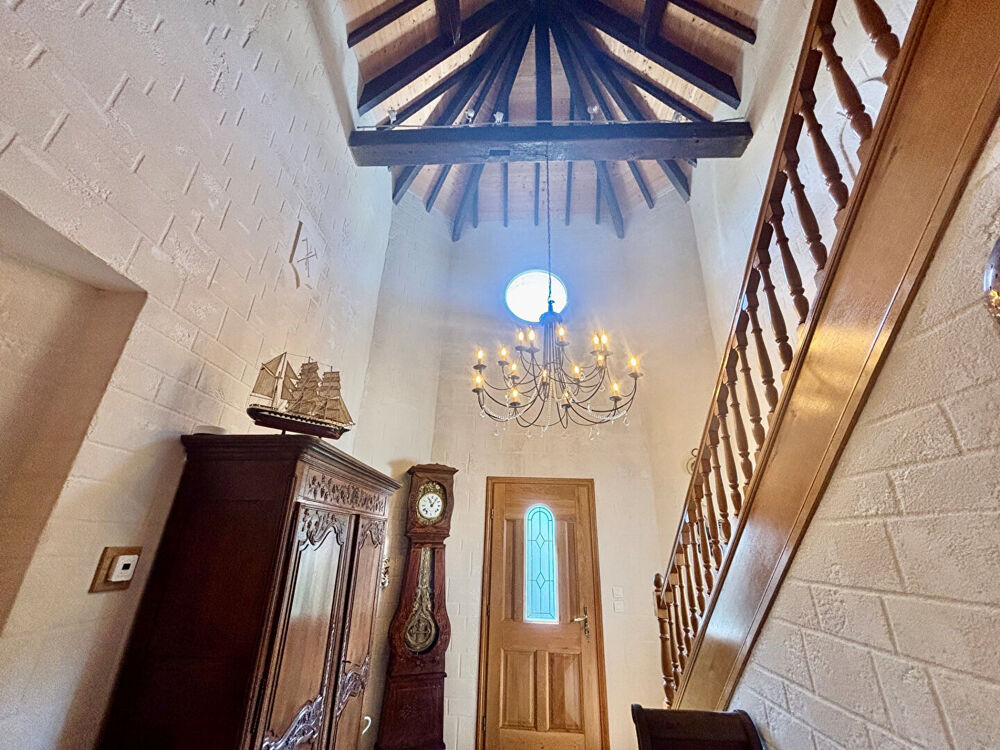 SUPERBE MAISON de plus 200M2 . PRESTATIONS SOIGNEES