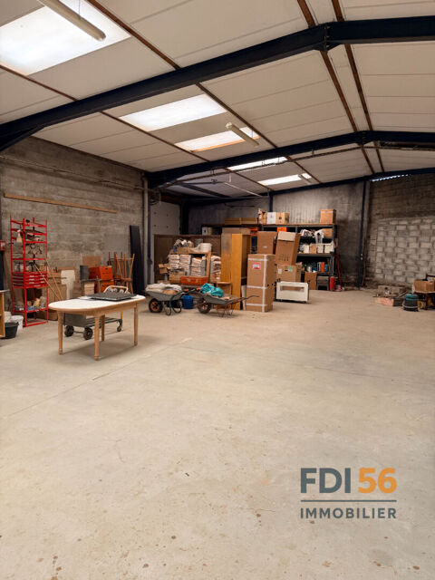   A VENDRE TRES BEAU LOCAL ATELIER BUREAUX DE 550M2 À 20 MINUTES DE LORIENT 