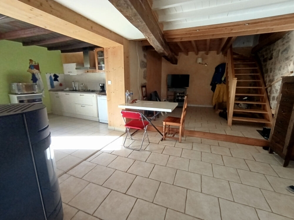 Vente Maison À 5 MIN DE NOIRETABLE - MAISON EN PIERRE DANS UN ENVIRONNEMENT CALME ET CHAMPÊTRE Saint julien la vetre