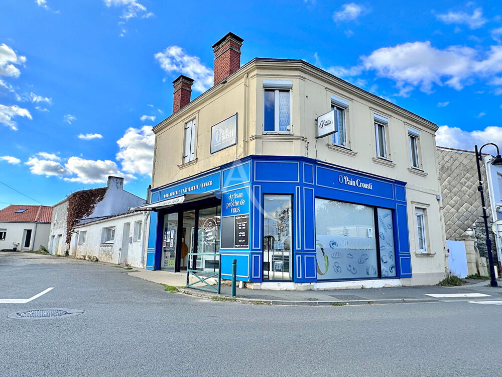   COMMEQUIERS- Immeuble à usage commercial et d'habitation ? 260 m² 