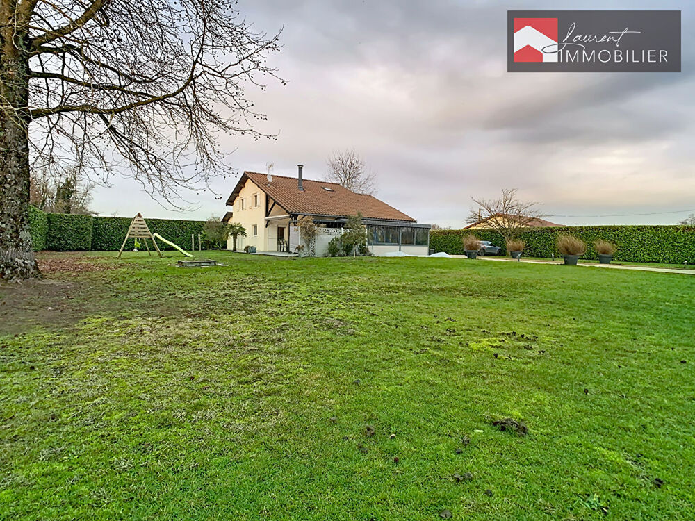Villa de grande superficie, 4 chambres + bureau, spacieux terrain, secteur calme
