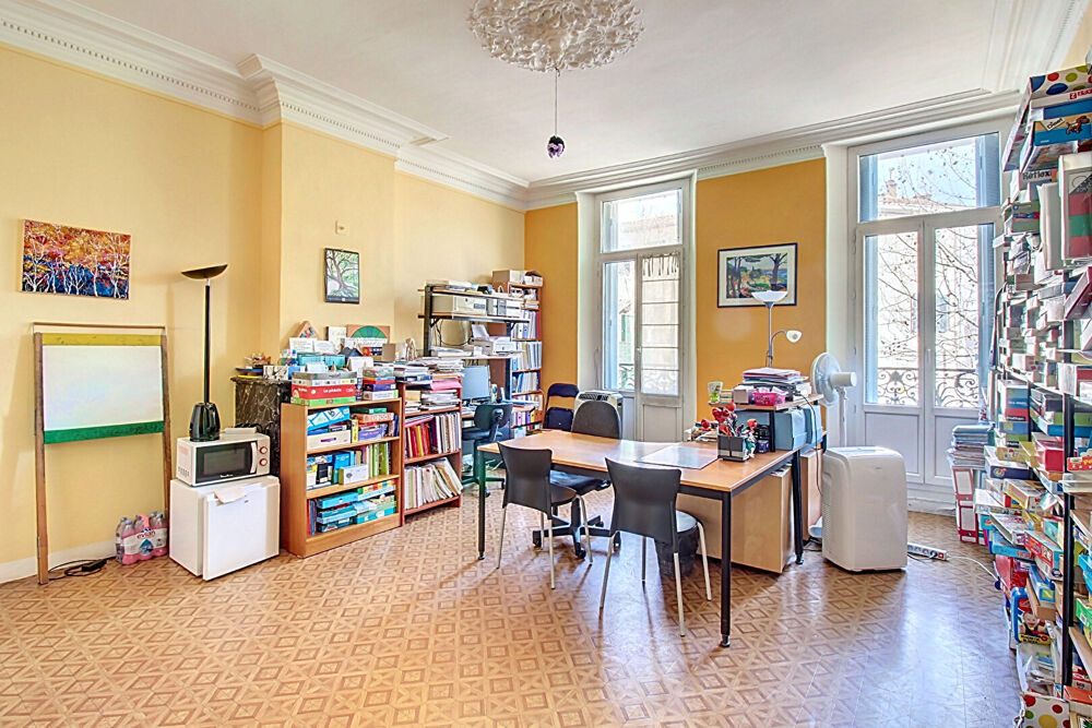   A VENDRE en EXLUSIVITE à DRAGUIGNAN - Idéal investisseur, local professionnel 149m² 