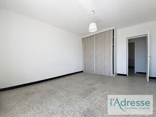  Appartement à louer 3 pièces 84 m²