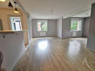  Appartement à louer 3 pièces 83 m²