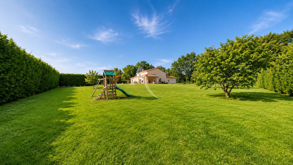 PUJAUDRAN - Villa T6 - 170m2 5 chambres avec piscine et double garage sur 4100m²