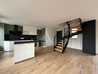  Appartement à louer 4 pièces 95 m²