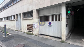  Parking / Garage à louer 
