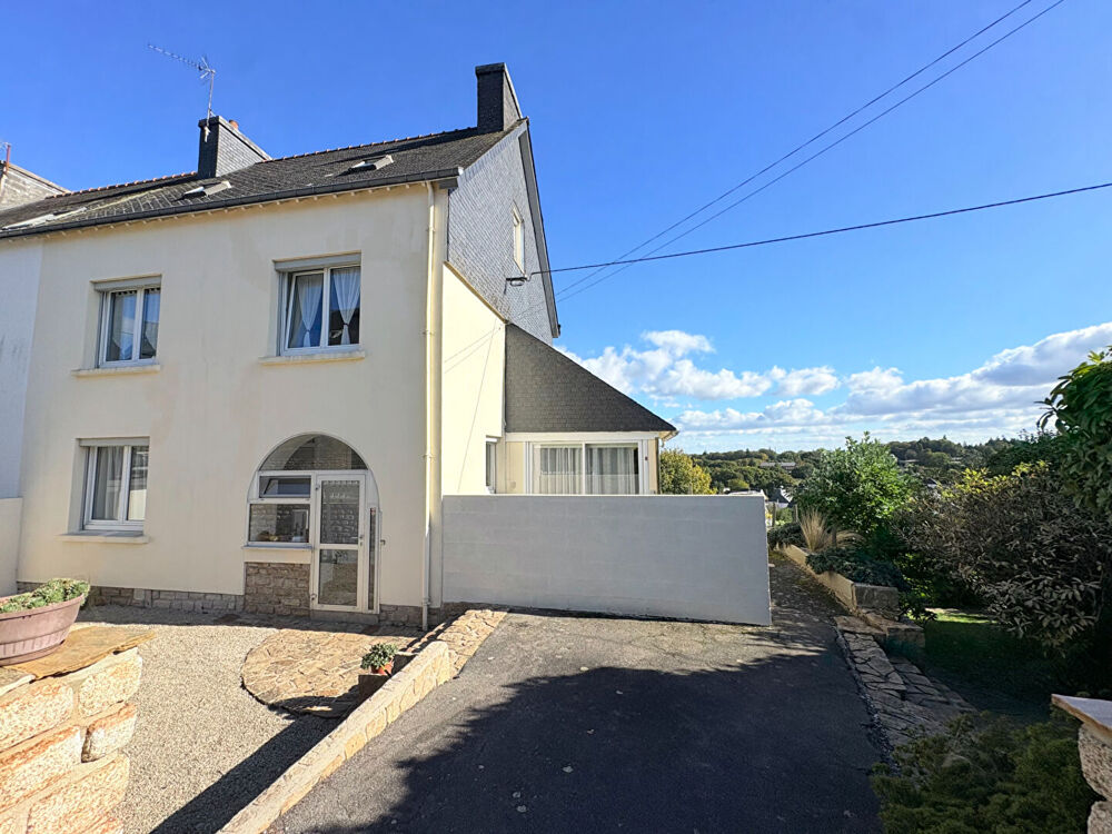 Vente Maison FINISTÈRE: Scaër. Maison familiale de 3 chambres avec grenier aménageable et terrain clos de 989 m², au calme en impasse et à pi Scaër