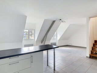  Appartement à louer 4 pièces 100 m²
