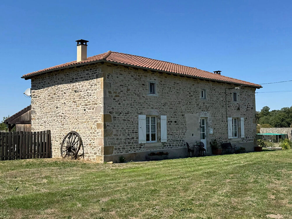 HAUTE VIENNE - Superbe ferme en pierre entièrement rénovée ? grandes granges et 1,5 hectare de terrain