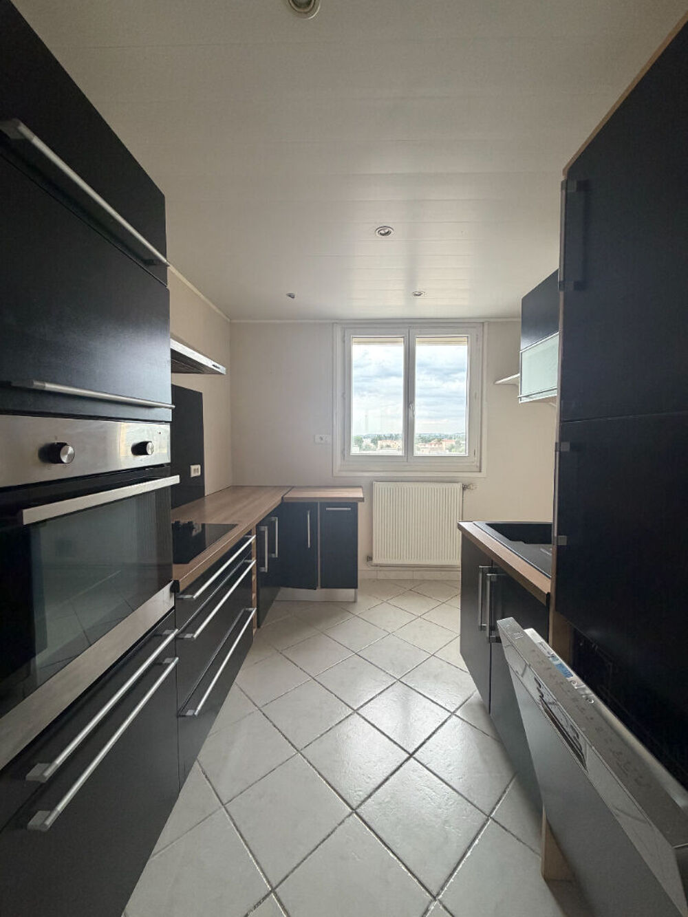 Location Appartement Appartement  joliment rénové avec balcon, cave et garage ! Livron sur drome