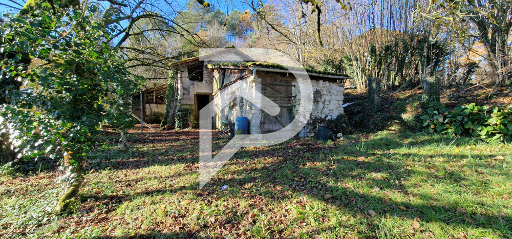 Maison en pierre à rénover à AGONAC