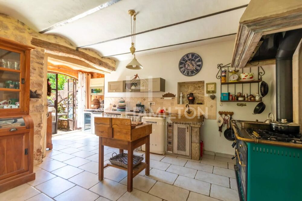 Mas en pierre, piscine, proche Valbonne, au calme dans un envir