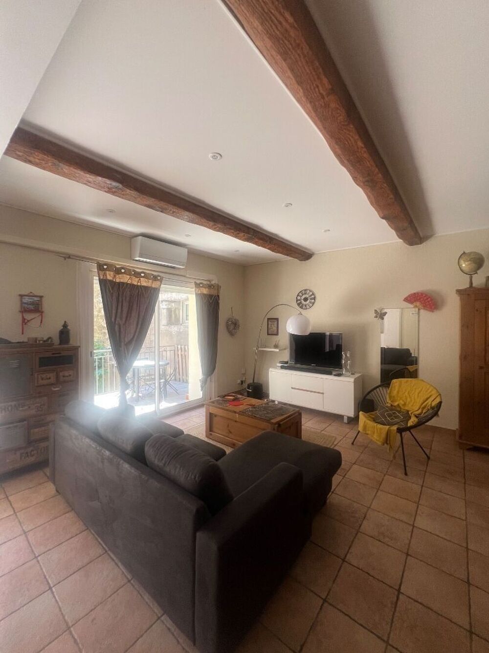 APPARTEMENT AVEC TERRASSE ET STATIONNEMENT