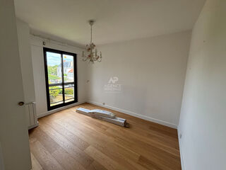  Appartement à louer 5 pièces 114 m²