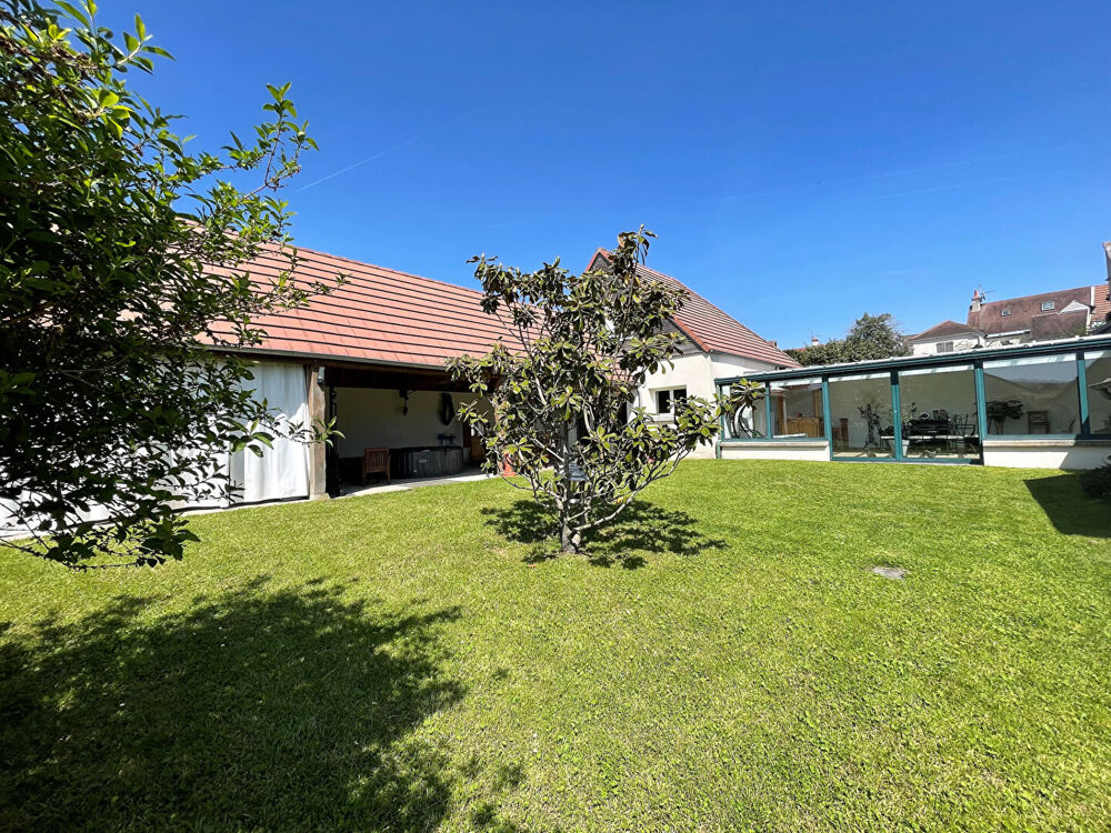 Maison d'architecte Château-Thierry 10 pièce(s) 202 m2