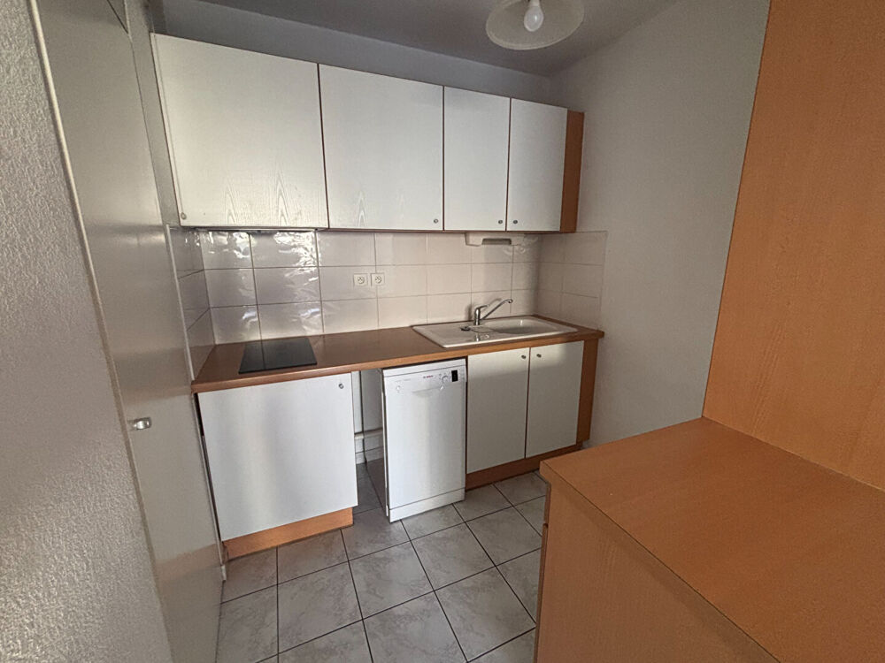Location Appartement NIMES - Appartement T2 de 45 m2 avec terrasse et climatisation - Ascenseur Nimes