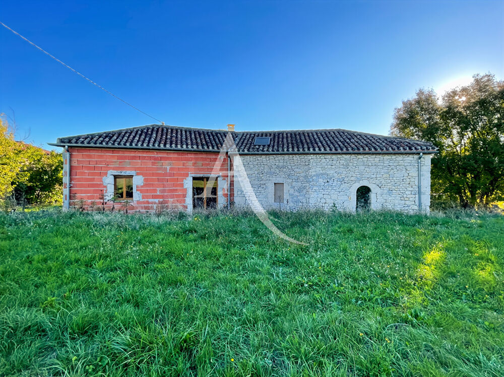 Maison à finir dans un environnement campagne
