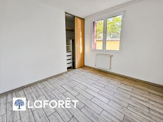  Appartement à louer 4 pièces 64 m²