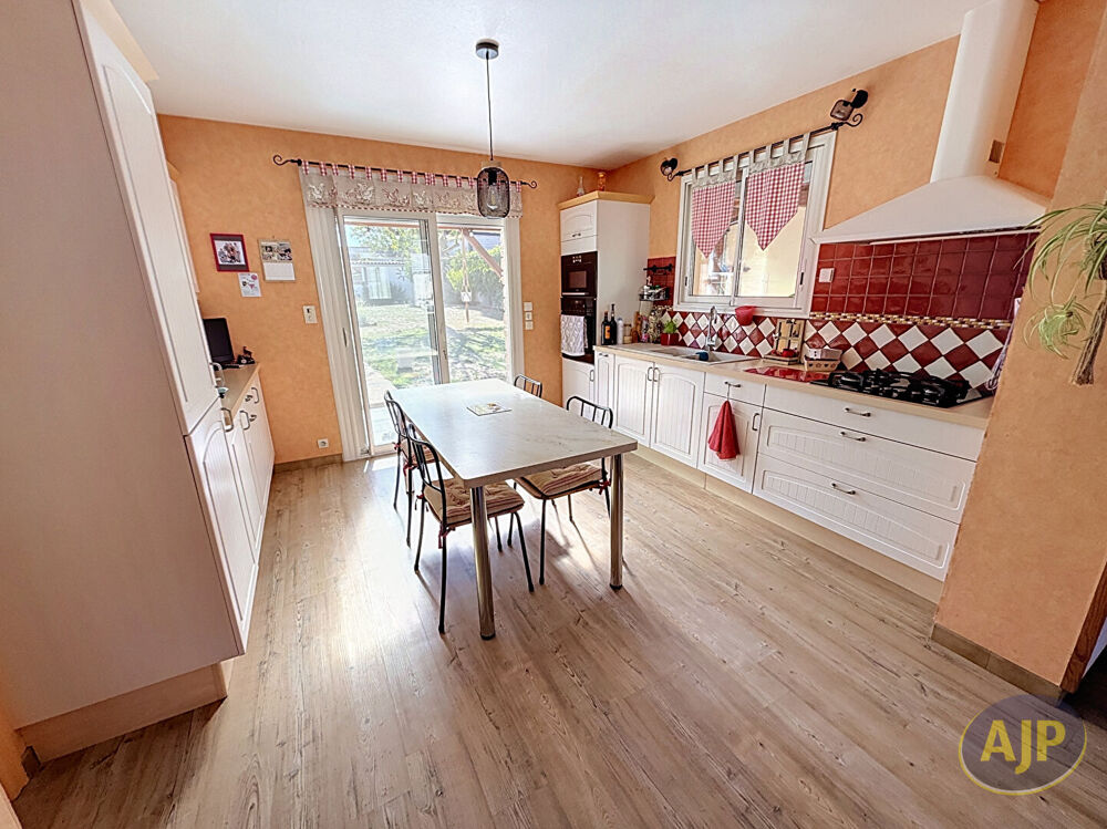 Vente Maison SAINT-MACAIRE-EN-MAUGES - MAISON DE CHARME À DEUX PAS DU BOURG ! Sevremoine