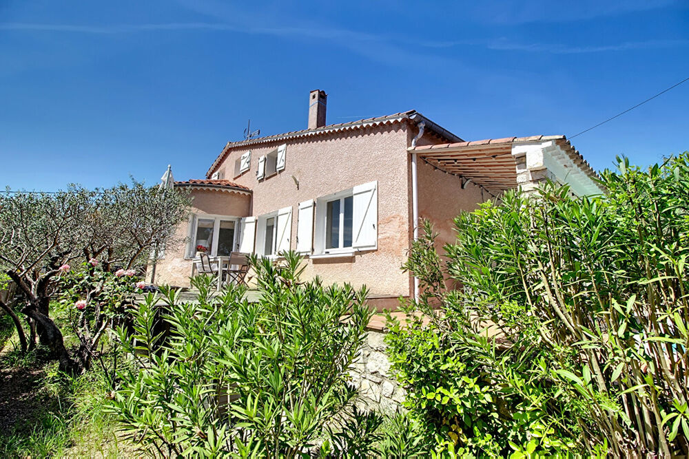 A VENDRE à LORGUES ! Maison de type T6 pièces de 144 m² + piscine + garage sur un terrain de 1692m²