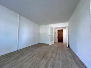  Appartement à louer 4 pièces 79 m²