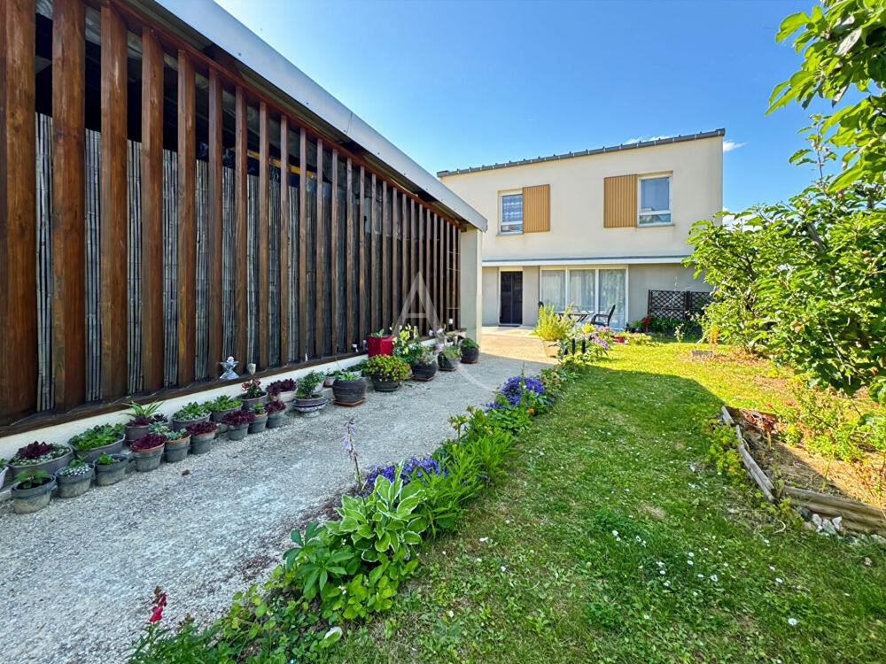 Maison 5 pièces 101 m² · à Jouy le Moutier · 101 m² · 350 000 €