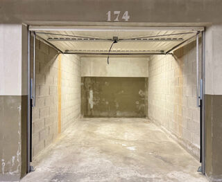  Parking / Garage � louer 