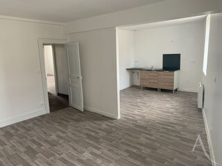  Appartement à louer 3 pièces 75 m²