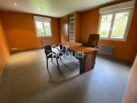 A vendre local professionnel de 90 m&sup2; &agrave; SAINT GENIS LAVAL. 160000 69230 Saint genis laval