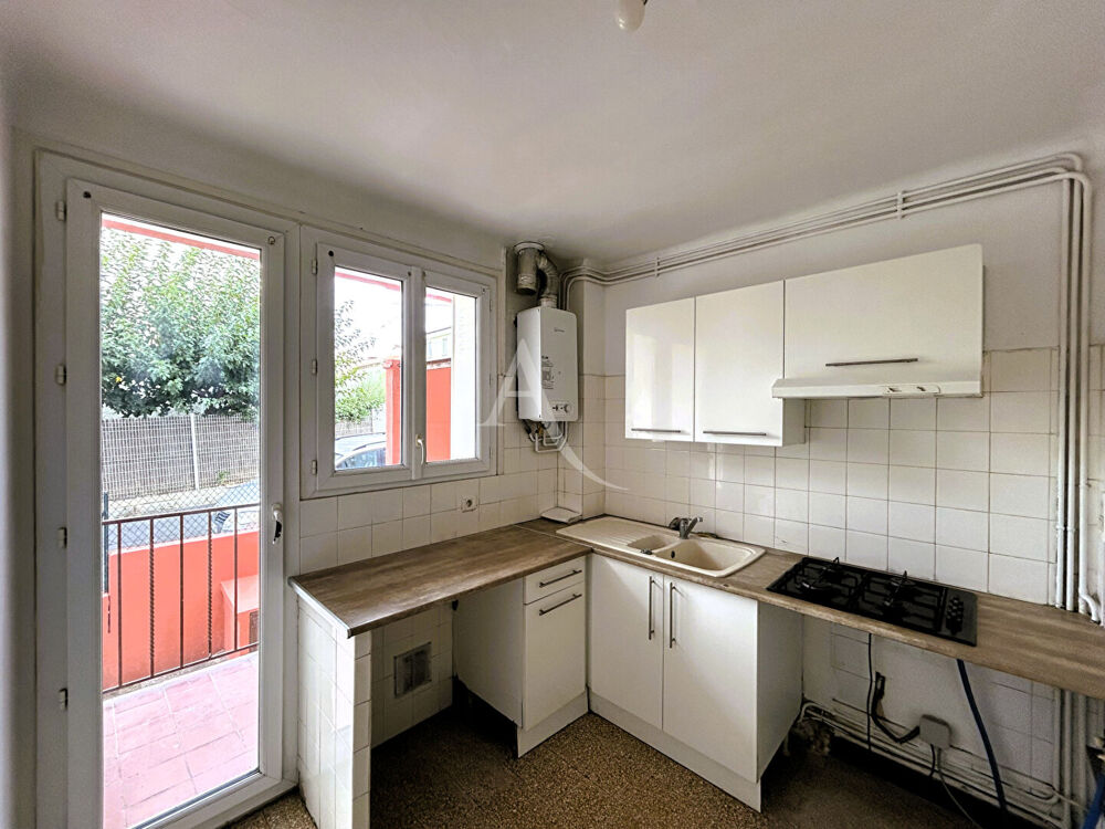 Appartement 3 pièces 51.57 m2 traversant parking et cave!