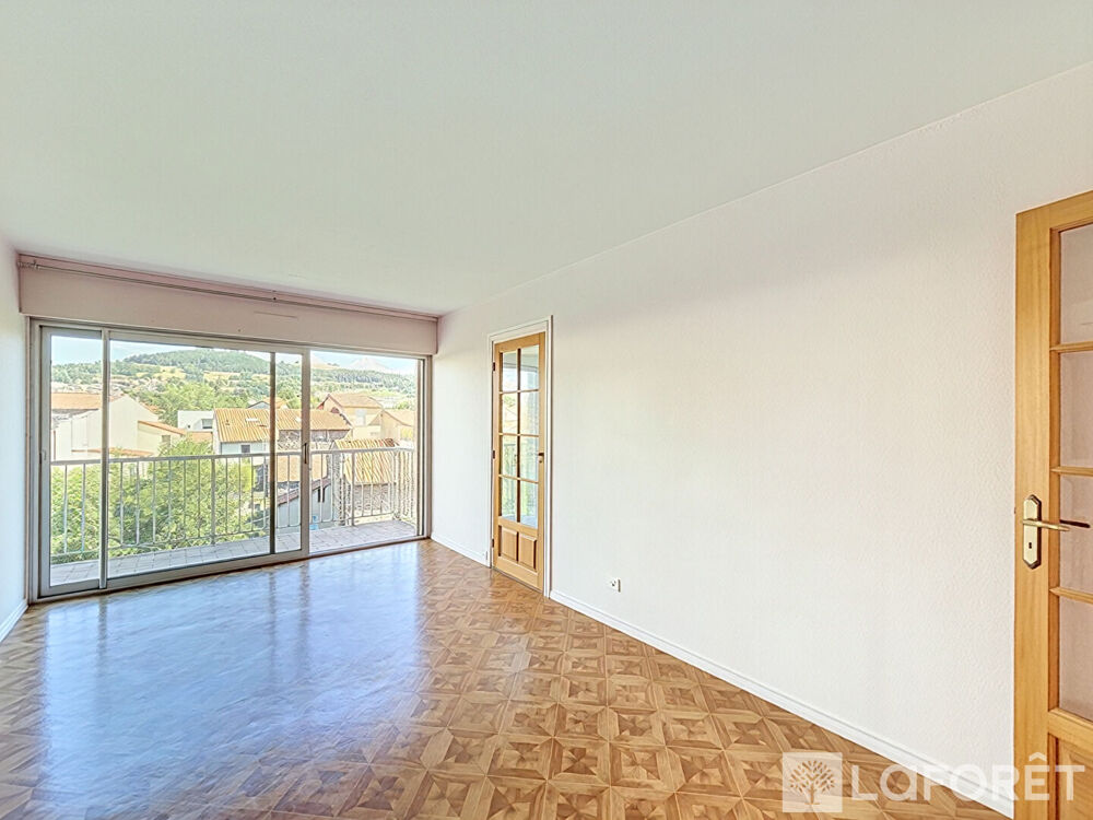 Grand T4 de 101 m² avec garage, balcon et vue dégagée