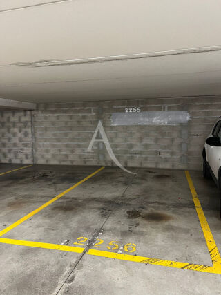  Parking / Garage à louer 1 pièce 