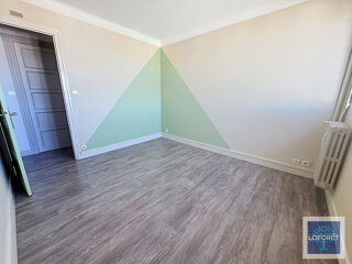  Appartement à louer 4 pièces 81 m²