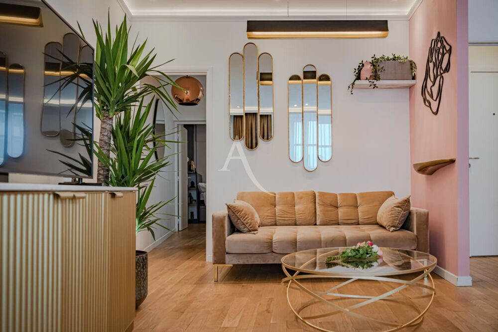 Appartement de standing coeur de Paris avec terrasse