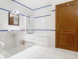  Maison  vendre 7 pices 315 m