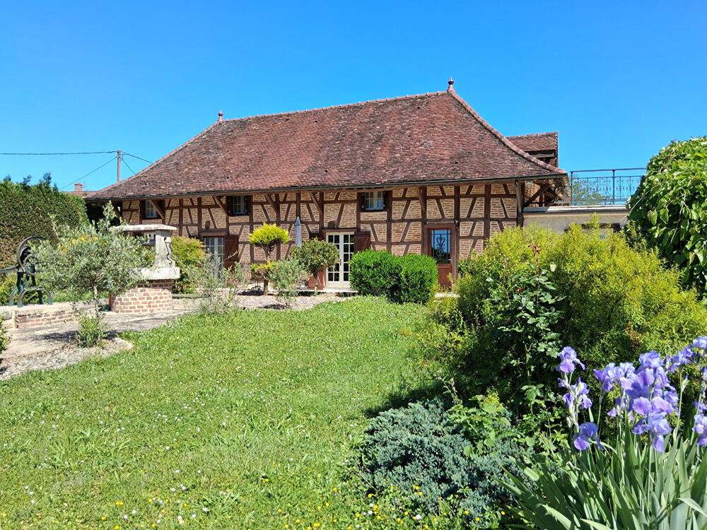 Maison 6 pièces 220 m² · à Saint Germain du Bois · 220 m² · 475 000 €