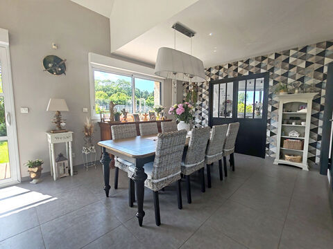   Magnifique maison d'exception avec jardin, piscine et garage Maison - 7 pi�ce(s) - 182 m�