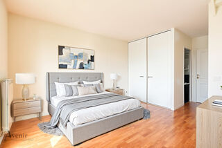  Appartement à louer 5 pièces 200 m²