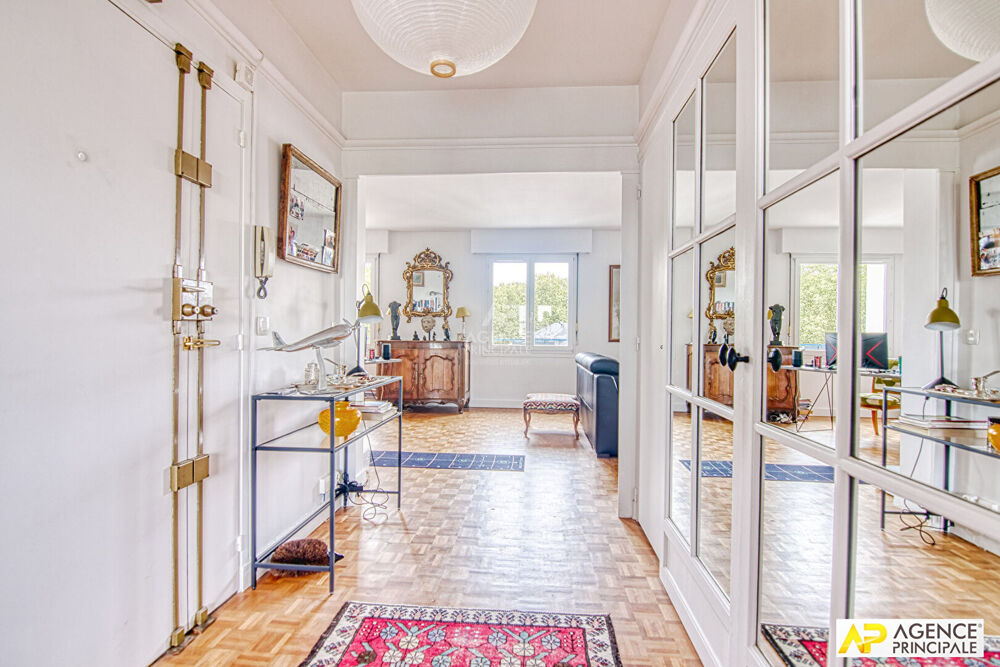 Vente Appartement Versailles Notre-Dame Boulevard de la Reine Appartement 5 pièces 103 m² situé au 5ème et dernier étage avec ascenseur, cave et p Versailles