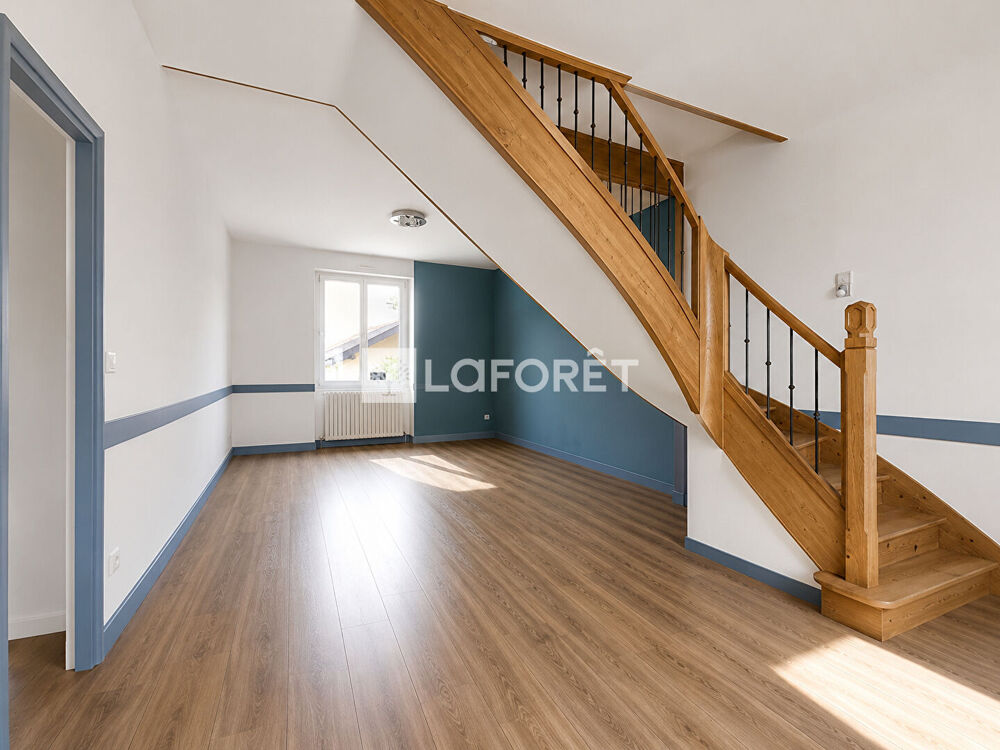 A LOUER - PERONNAS - Maison triplex avec piscine et garage double