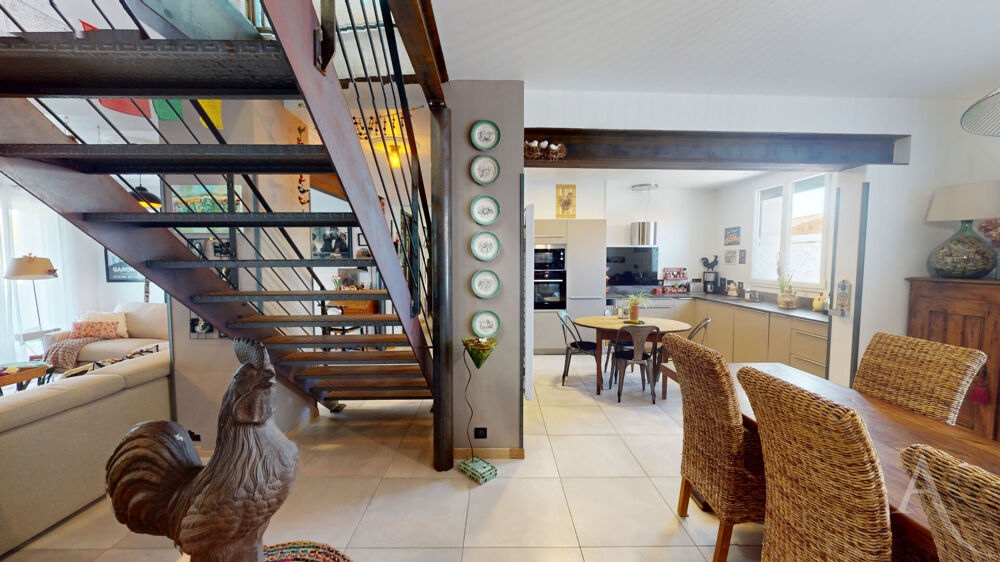 Belle maison et locaux commerciaux à Portet sur Garonne.