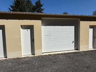  Parking / Garage à louer 1 pièce 60 m²