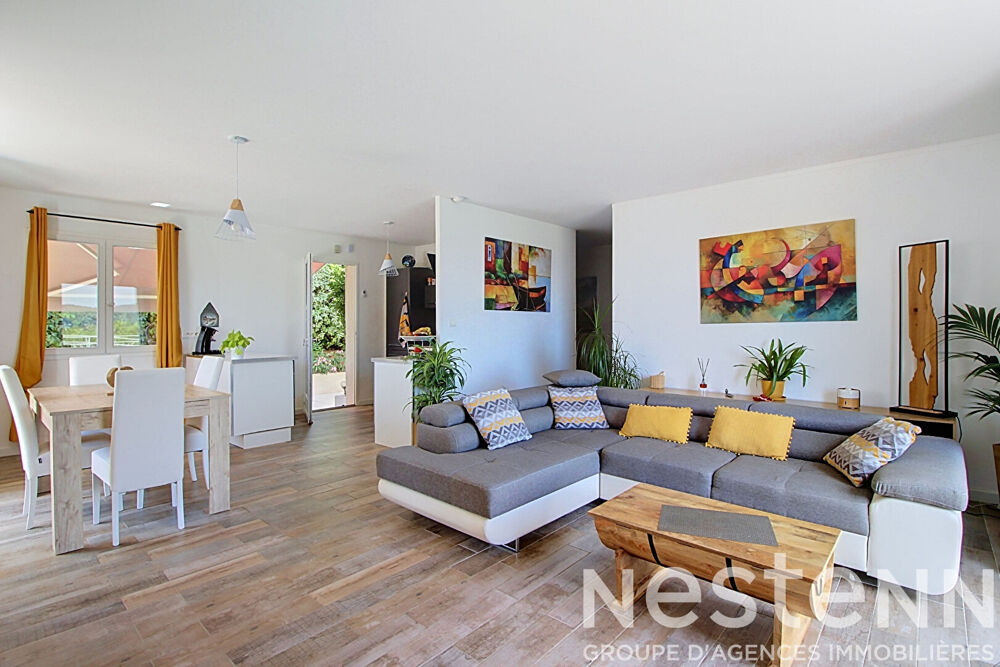 A VENDRE EN EXCLUSIVITE ! Maison d'environ 104 m² , piscine , vue dégagée , piscine, sous sol et dépendance.