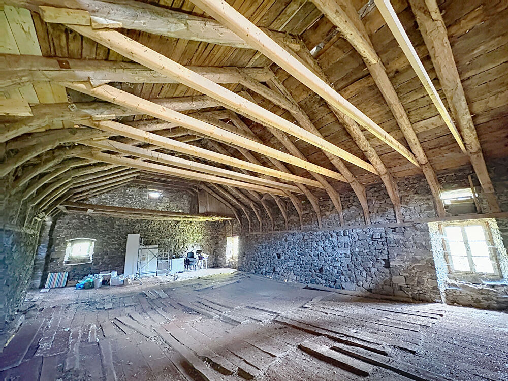 CHAMPCLAUSE Ancienne ferme à rénover sur plus de 1400 m² de terrain avec vue dégagée