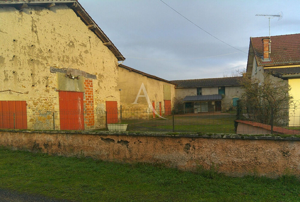 EN VENTE - ST PRIEST BRAMEFANT - Maison avec terrain 2000 M2 environ